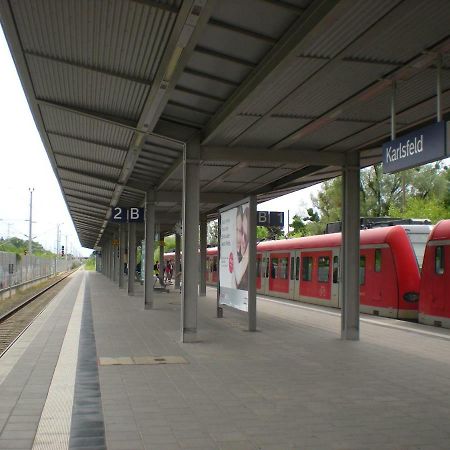 ホテル Mueller Residenz Zur S-Bahn カールスフェルト エクステリア 写真