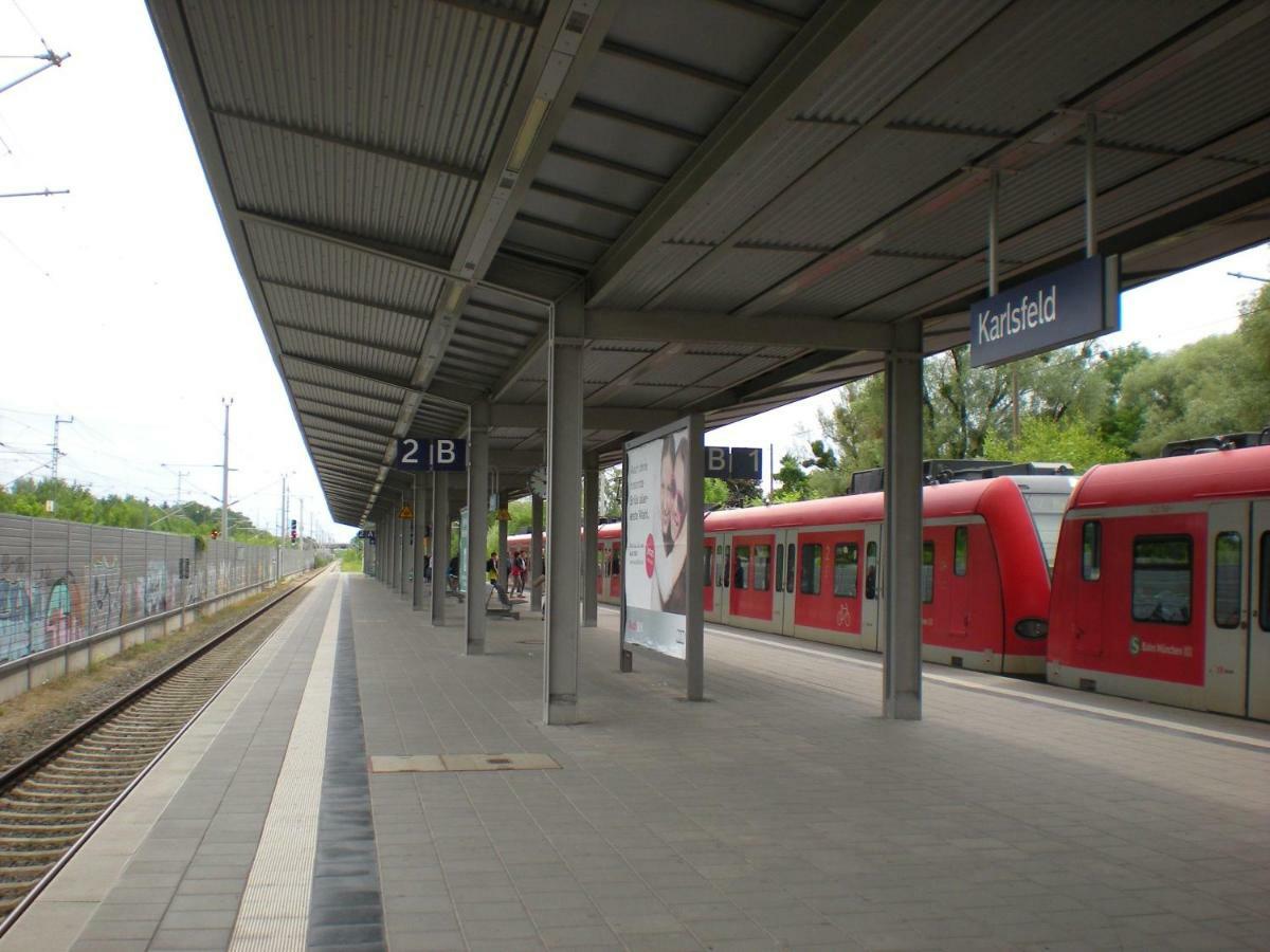 ホテル Mueller Residenz Zur S-Bahn カールスフェルト エクステリア 写真